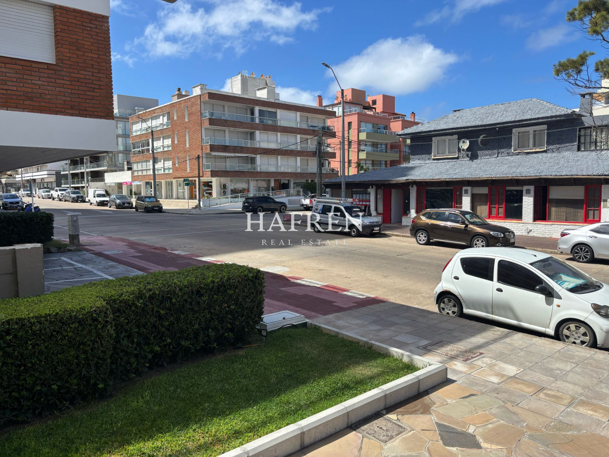 Apartamento ID.310 - Apartamento de 2 dormitorios en venta, Península - Punta del Este