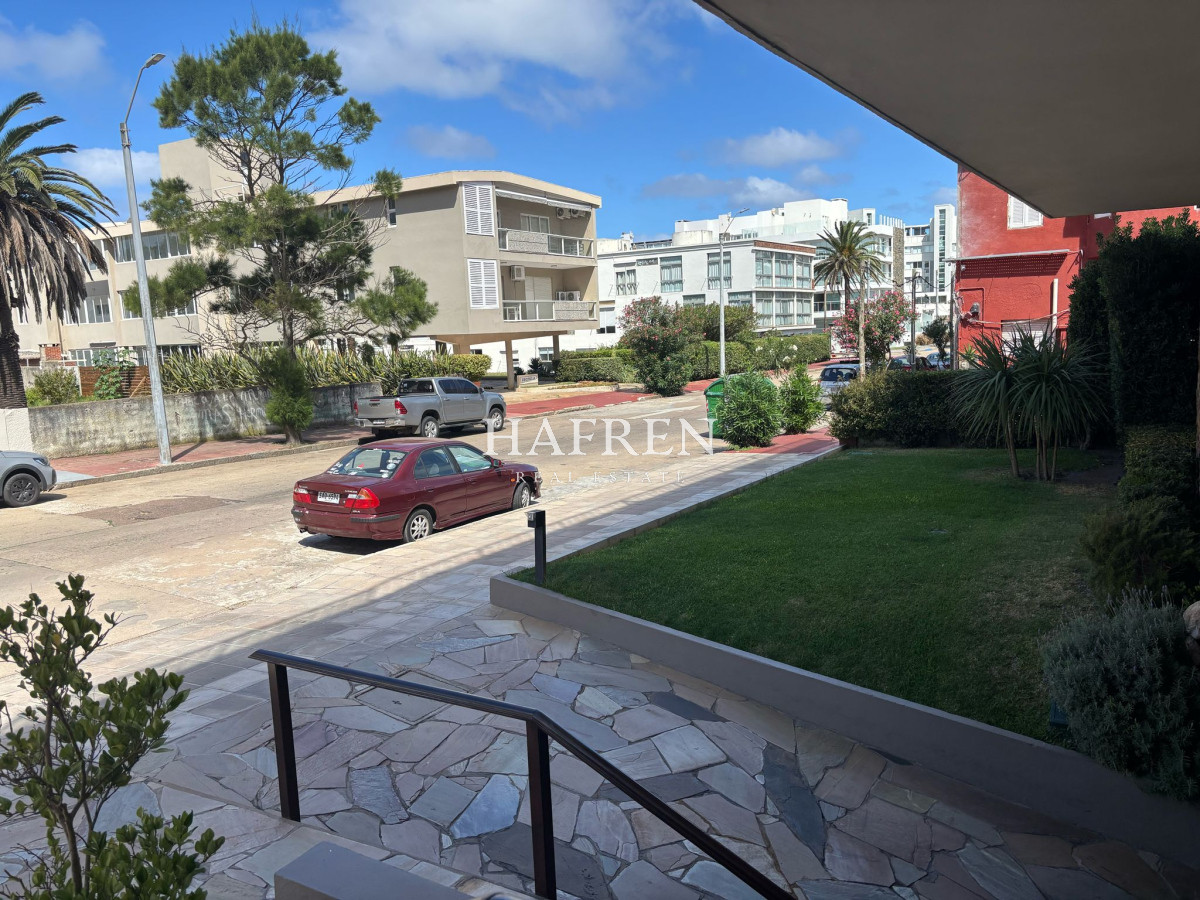 Apartamento ID.310 - Apartamento de 2 dormitorios en venta, Península - Punta del Este
