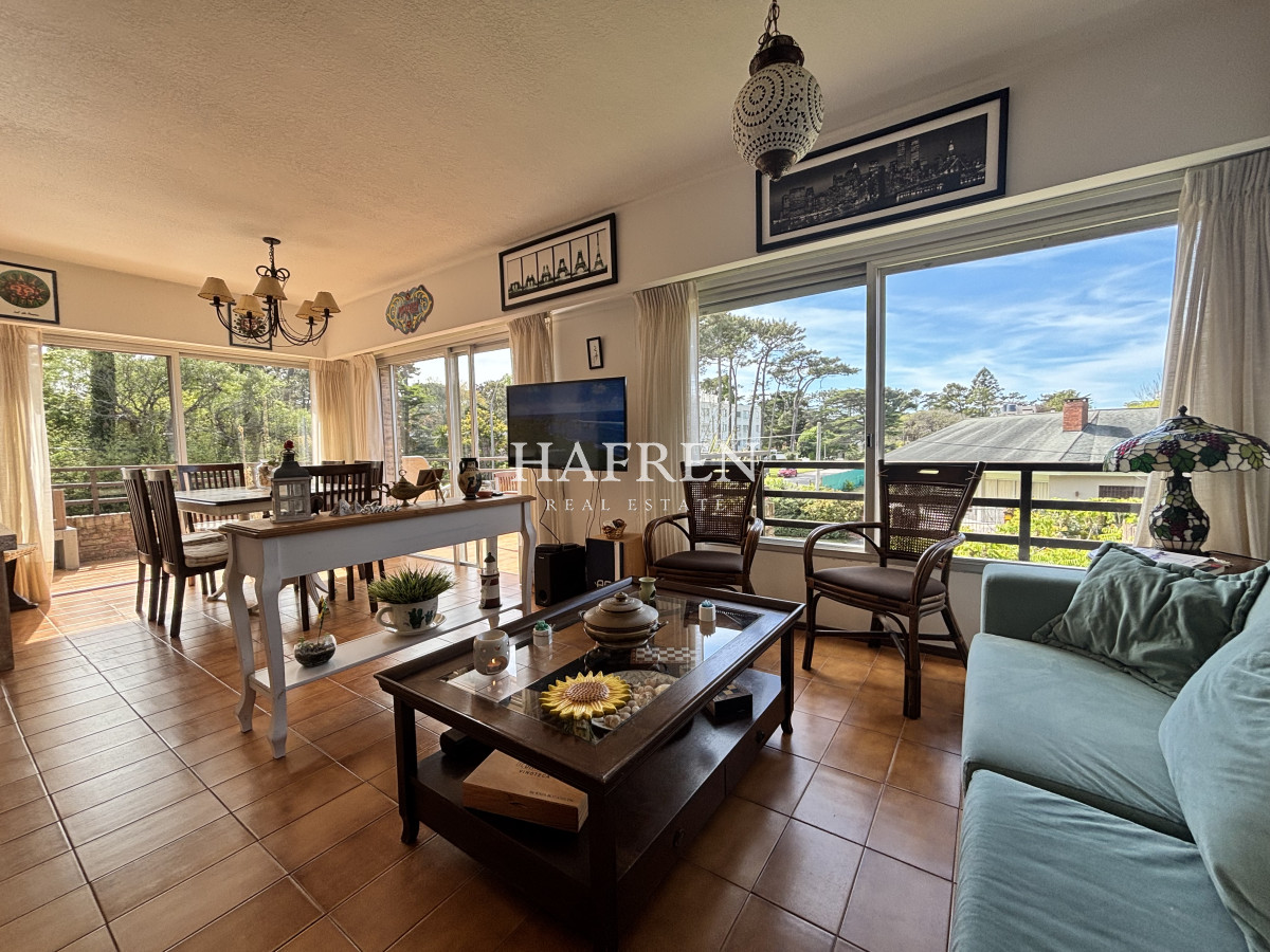 Apartamento ID.374 - Apartamento de 3 dormitorios en venta, Punta del Este
