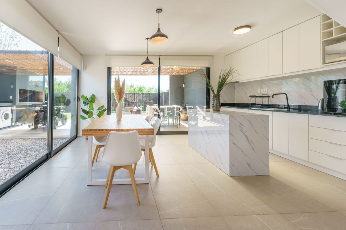 Casa ID.428 - Hermosa casa en venta barrio privado en las grutas 3 dormitorios 
