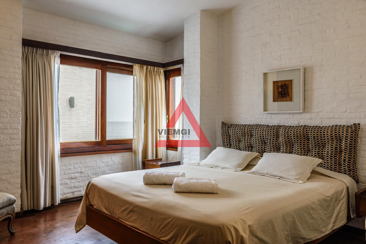Casa ID.299 - Venta Casa 5 dormitorios Península con Vista al Mar y Garaje 