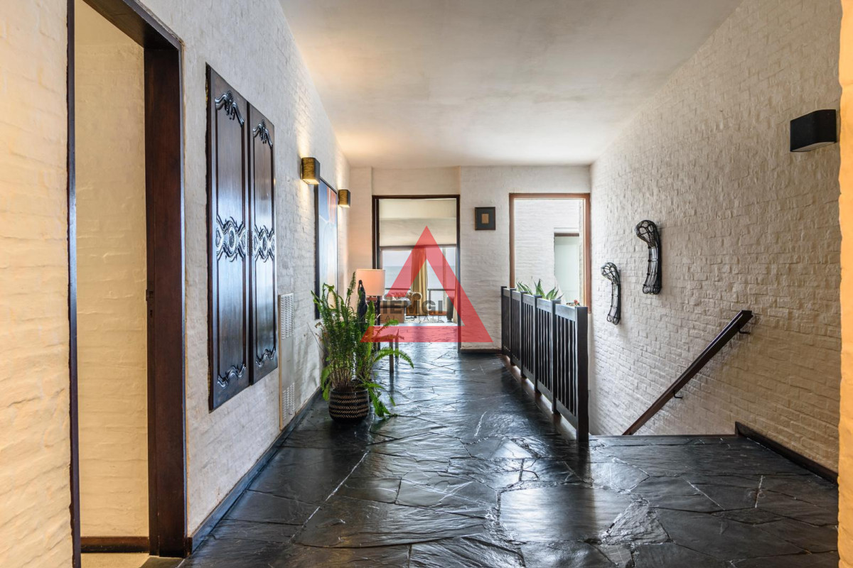 Casa ID.299 - Venta Casa 5 dormitorios Península con Vista al Mar y Garaje 