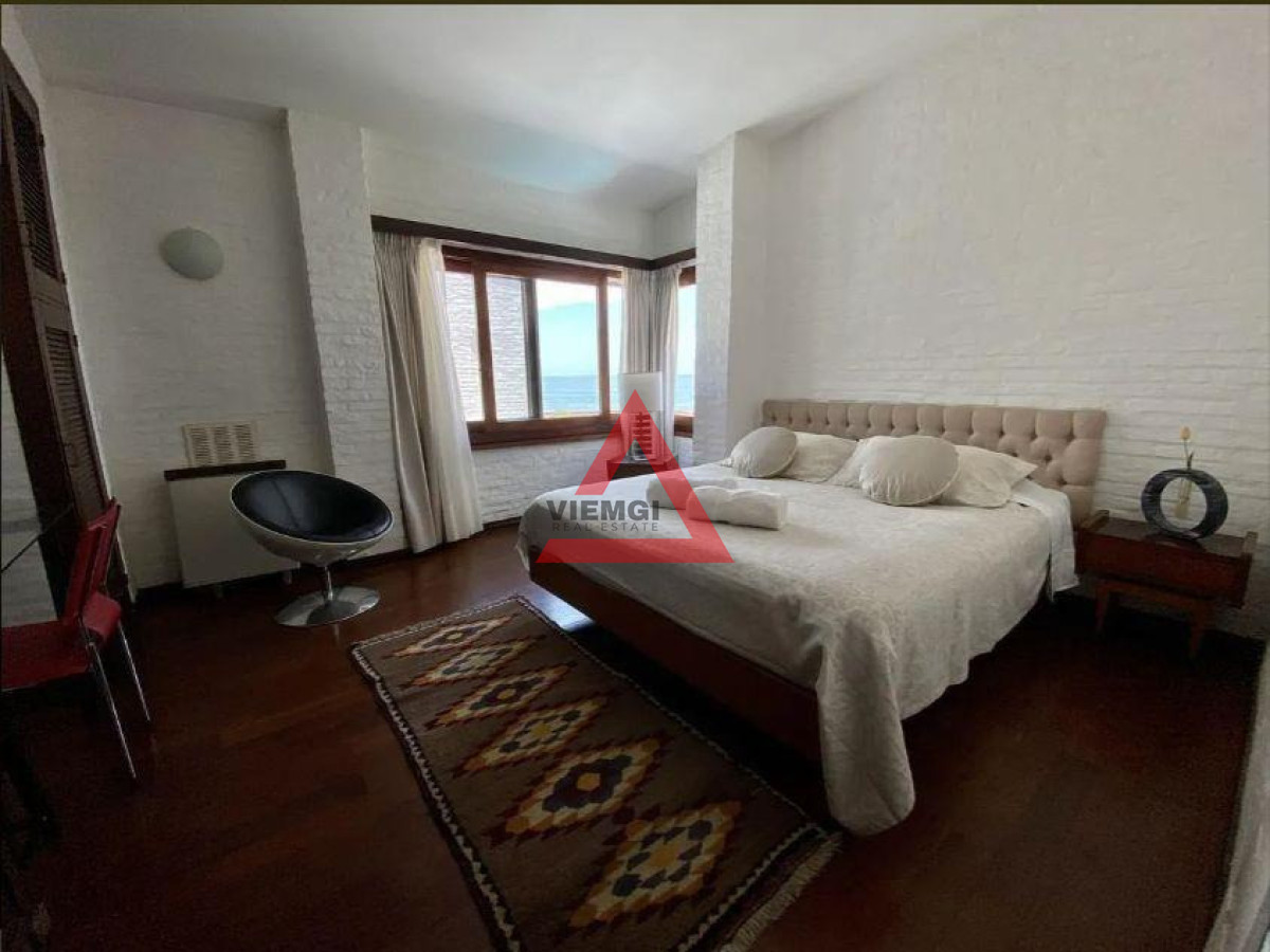 Casa ID.299 - Venta Casa 5 dormitorios Península con Vista al Mar y Garaje 
