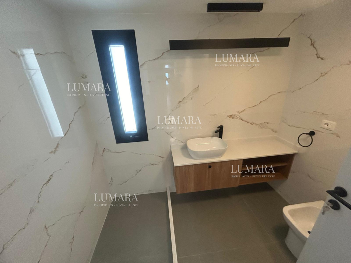 Apartamento ID.3350 - Apartamento de 3 dormitorios en alquiler, Punta del Este