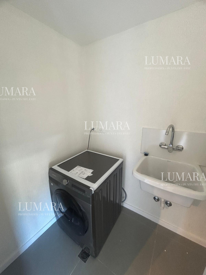 Apartamento ID.3350 - Apartamento de 3 dormitorios en alquiler, Punta del Este