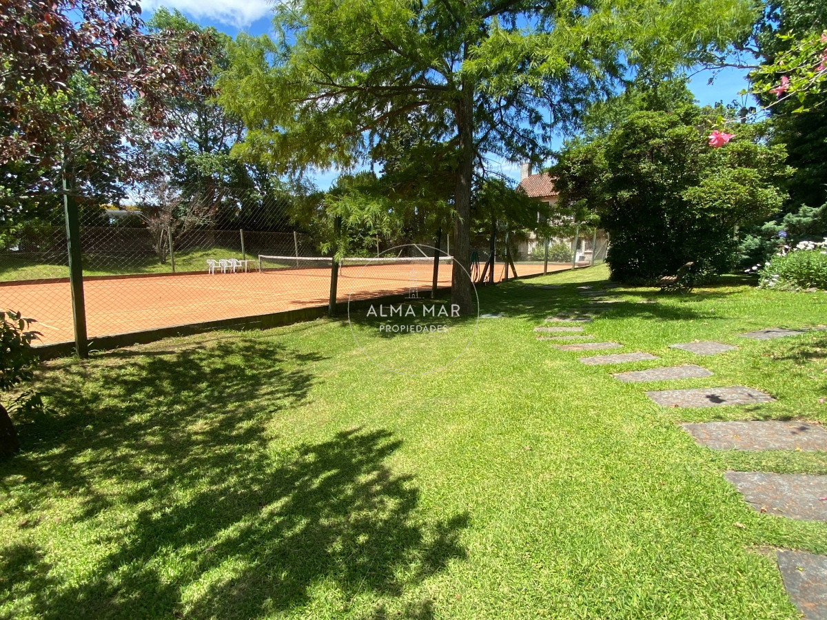 Apartamento ID.1040 - Apartamento en  PARQUEMAR R A LA VENTA 2 DORMITORIOS CON PISCINA CLIMATIZADA OPORTUNIDAD PRECIO REBAJADO