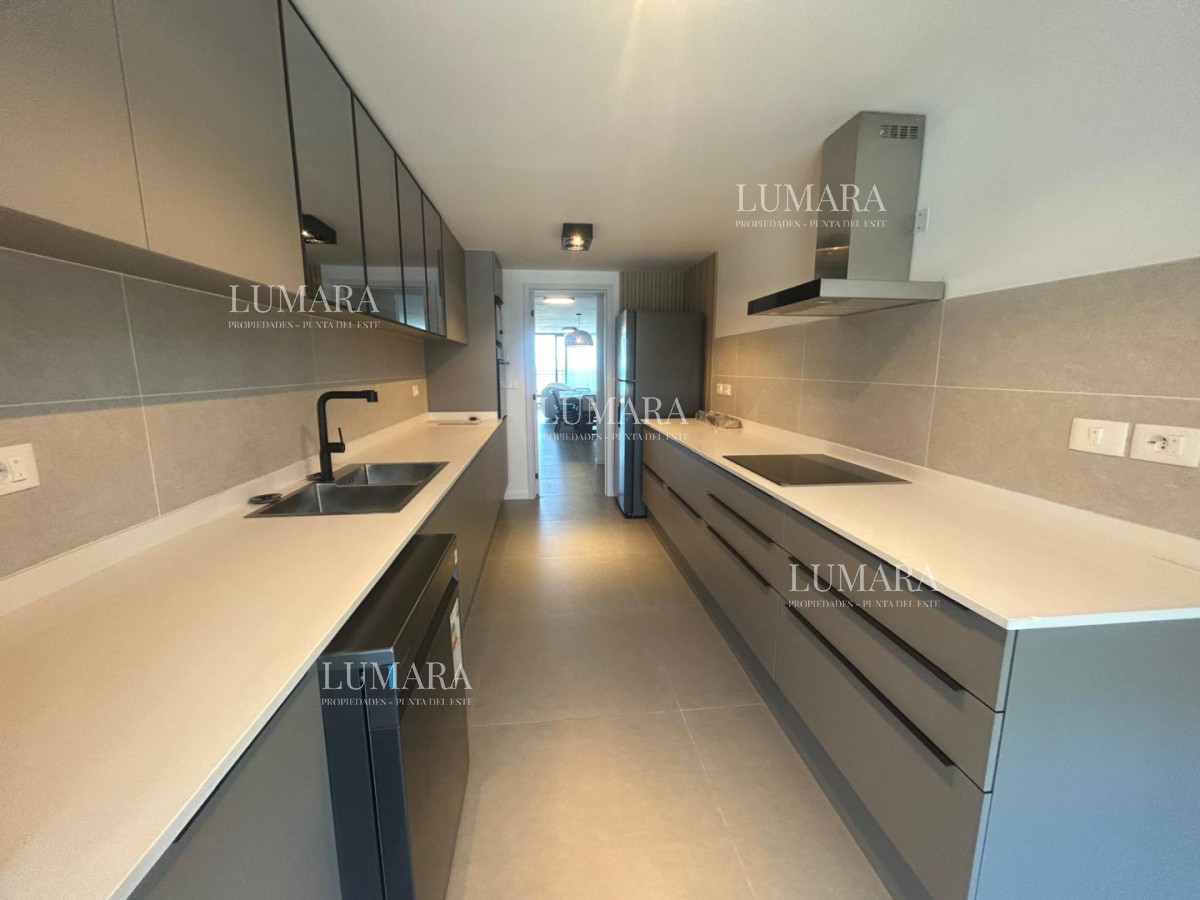 Apartamento ID.3350 - Apartamento de 3 dormitorios en alquiler, Punta del Este