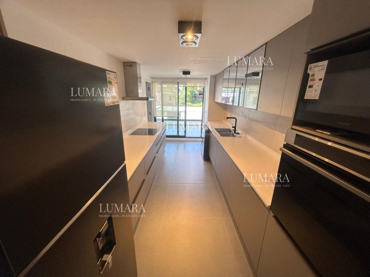 Apartamento ID.3350 - Apartamento de 3 dormitorios en alquiler, Punta del Este