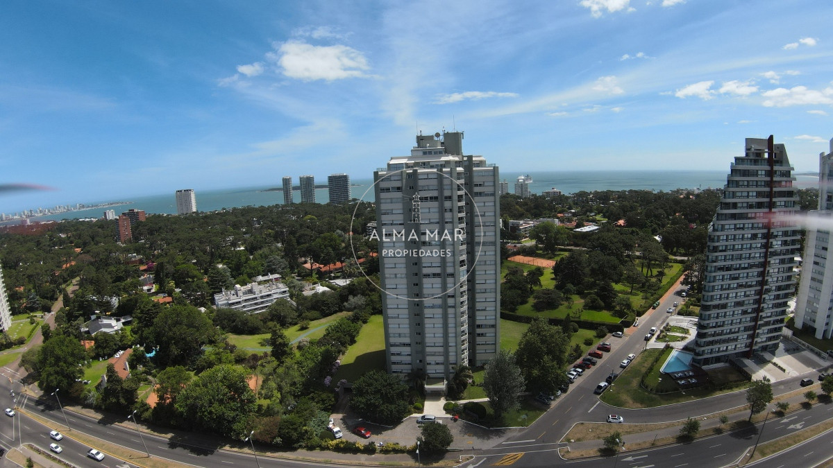 Apartamento ID.1040 - Apartamento en  PARQUEMAR R A LA VENTA 2 DORMITORIOS CON PISCINA CLIMATIZADA OPORTUNIDAD PRECIO REBAJADO