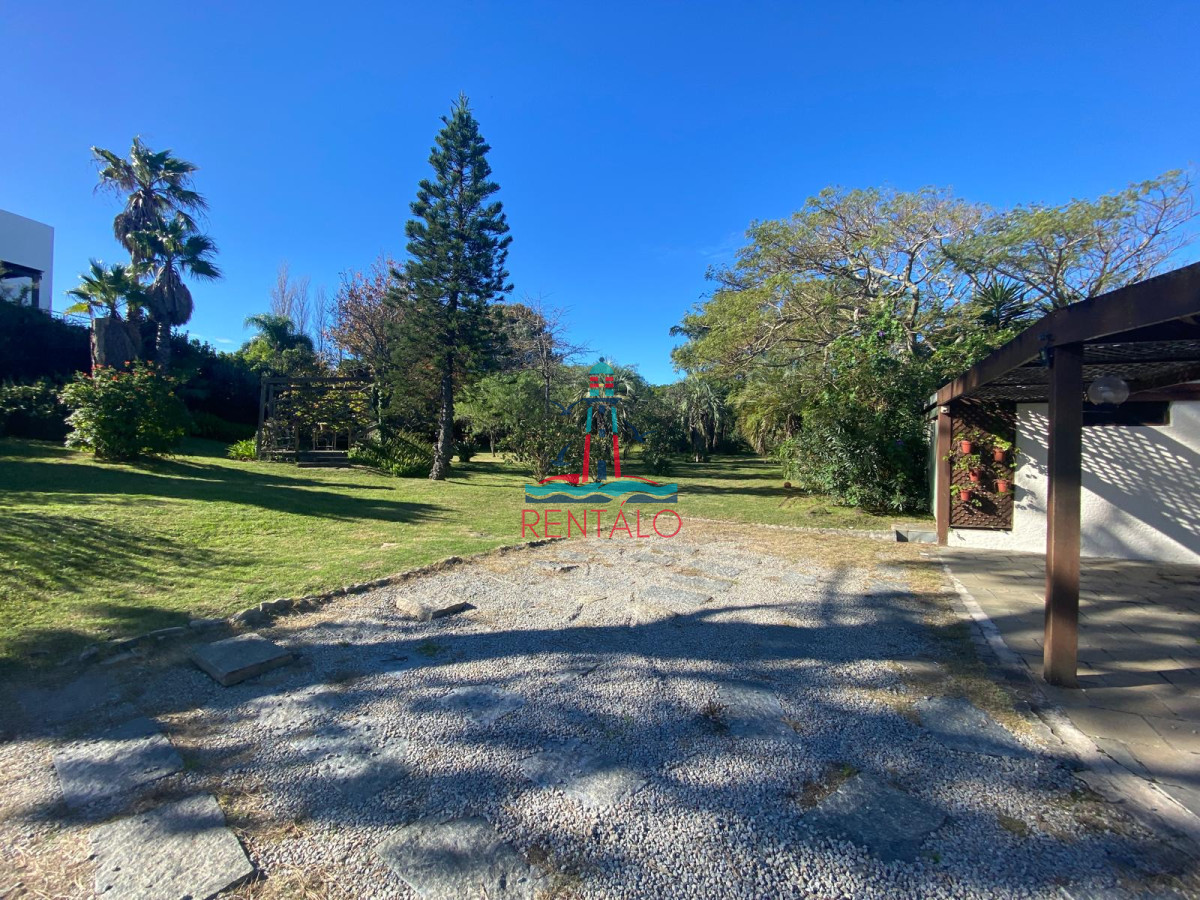 Casa ID.427 - Casa de 3 dormitorios en Alquiler Anual - Punta del Este 