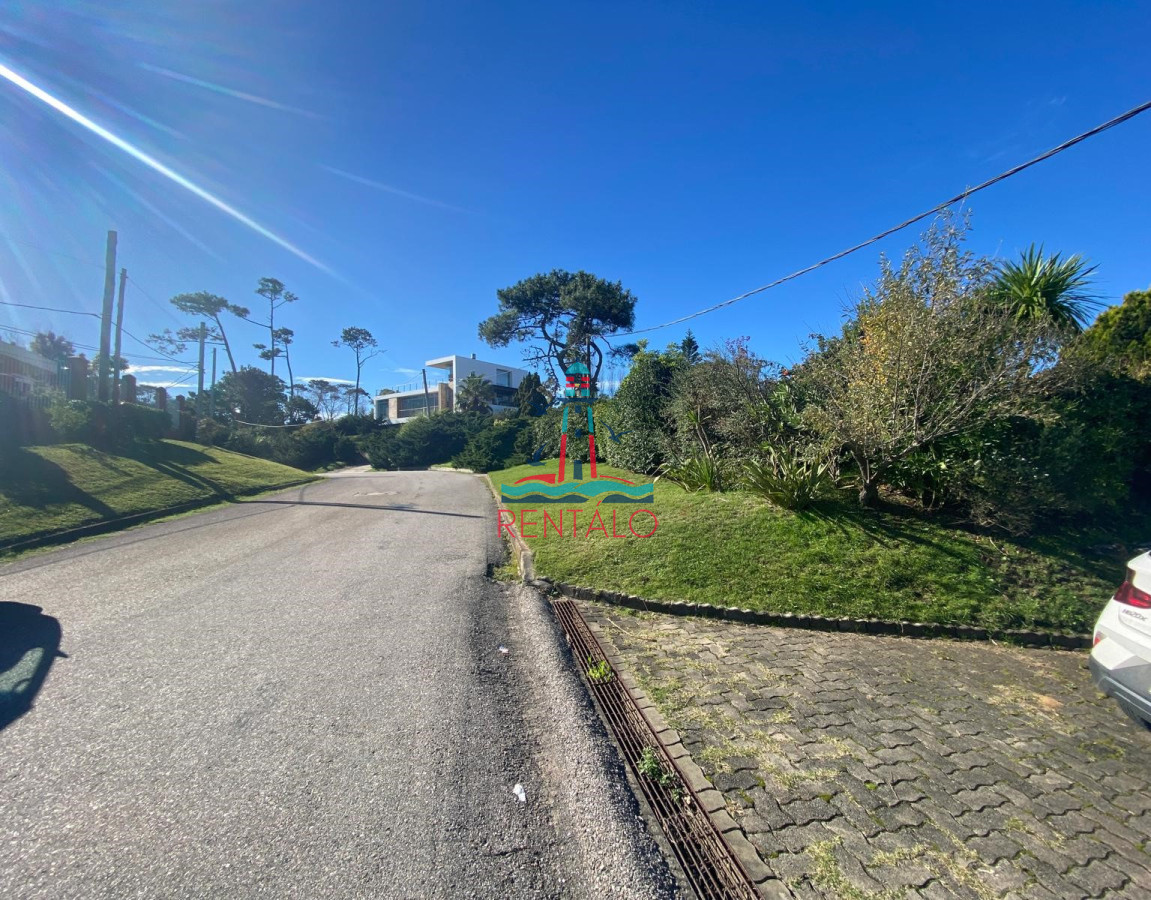 Casa ID.427 - Casa de 3 dormitorios en Alquiler Anual - Punta del Este 
