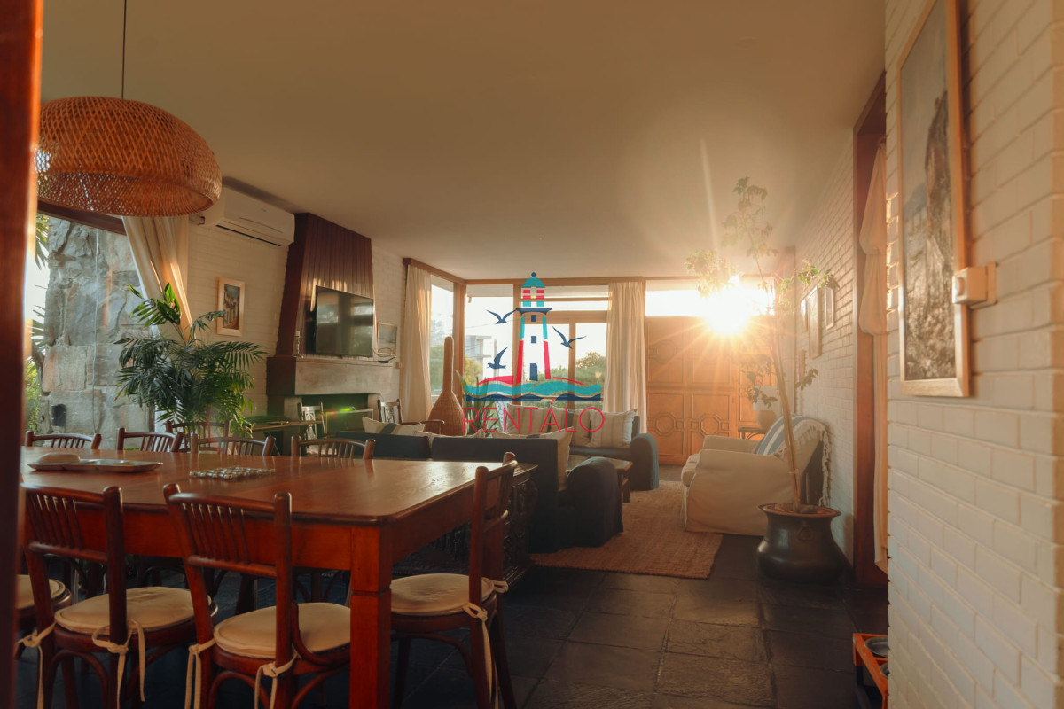 Casa ID.427 - Casa de 3 dormitorios en Alquiler Anual - Punta del Este 