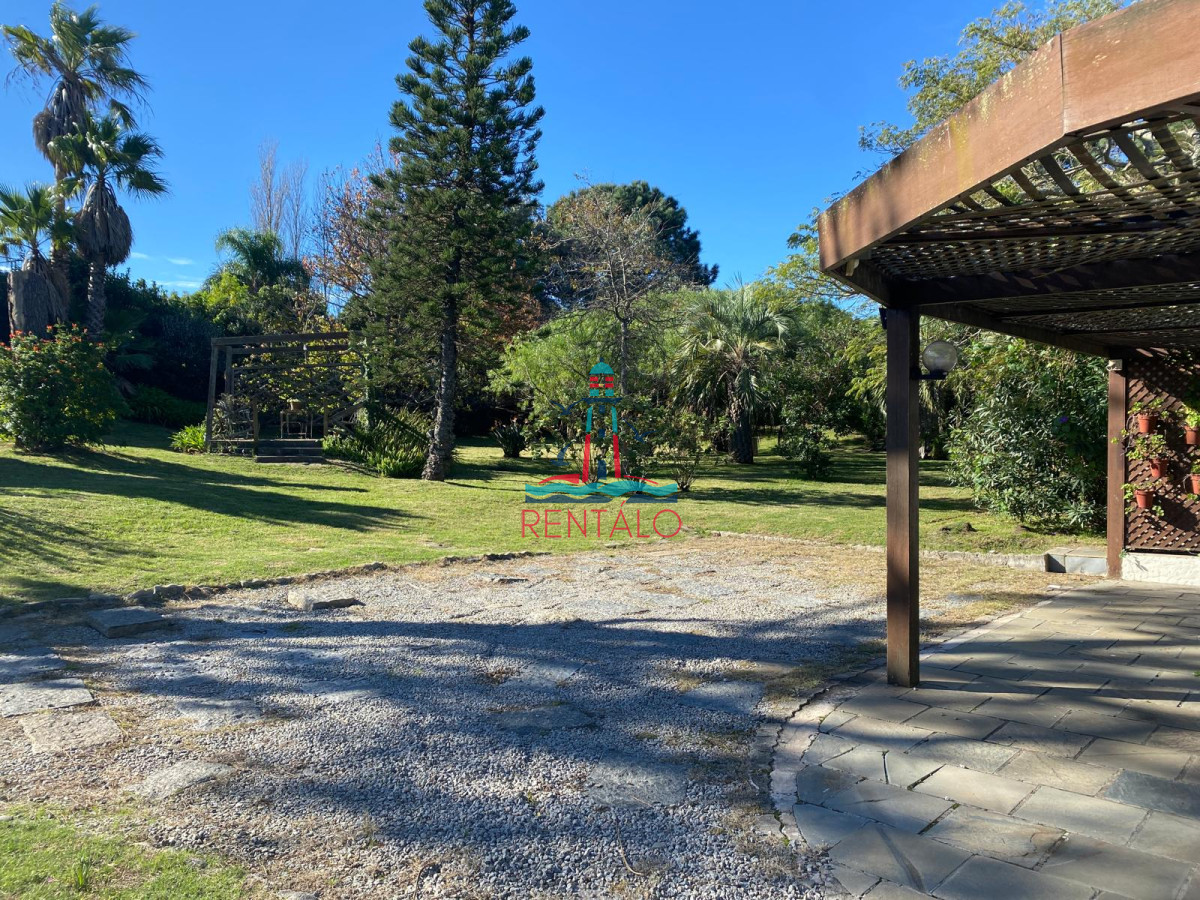 Casa ID.427 - Casa de 3 dormitorios en Alquiler Anual - Punta del Este 