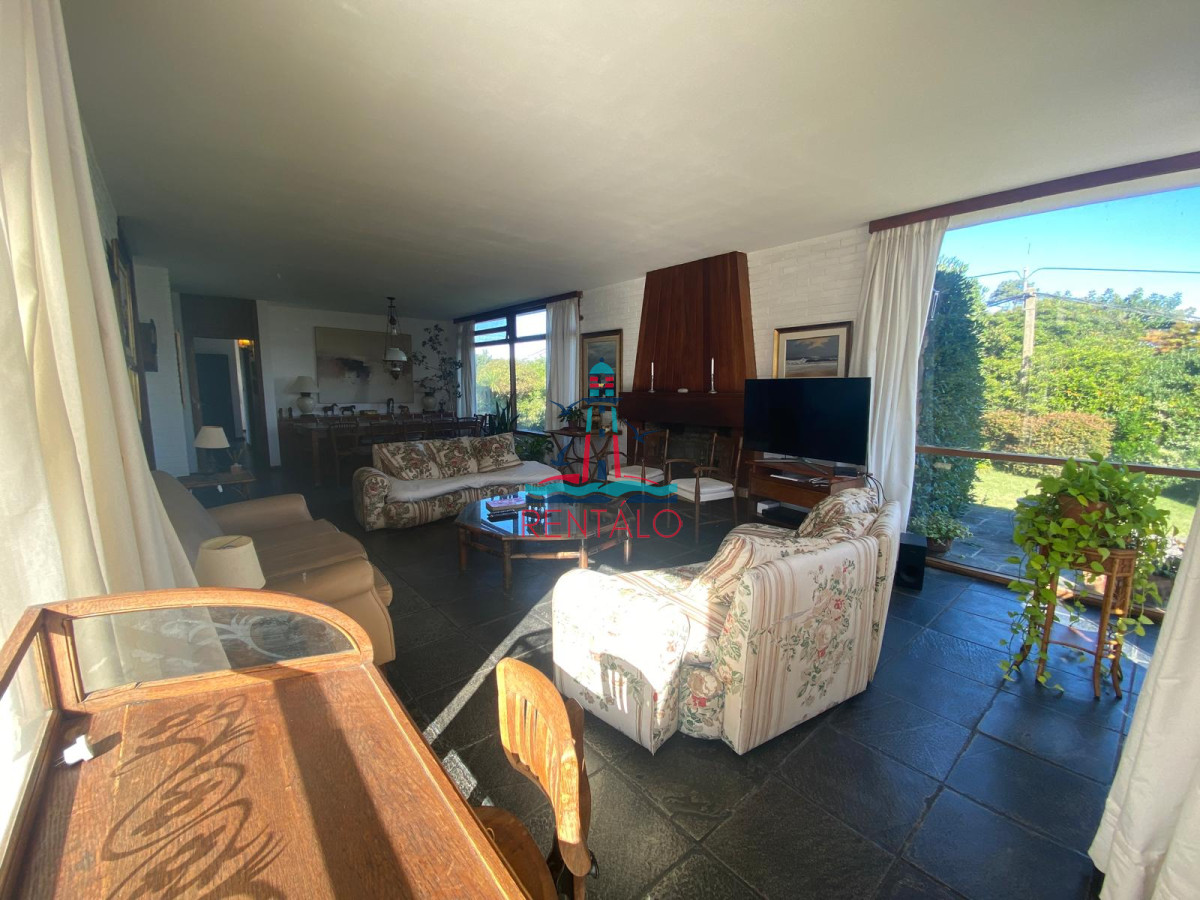 Casa ID.427 - Casa de 3 dormitorios en Alquiler Anual - Punta del Este 
