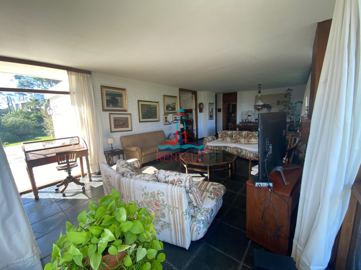 Casa ID.427 - Casa de 3 dormitorios en Alquiler Anual - Punta del Este 