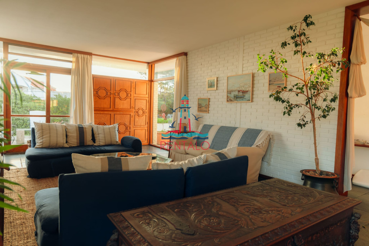 Casa ID.427 - Casa de 3 dormitorios en Alquiler Anual - Punta del Este 