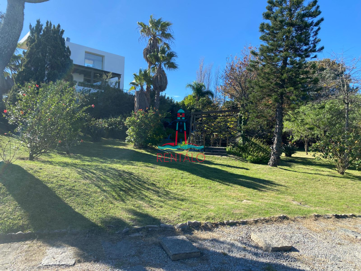 Casa ID.427 - Casa de 3 dormitorios en Alquiler Anual - Punta del Este 