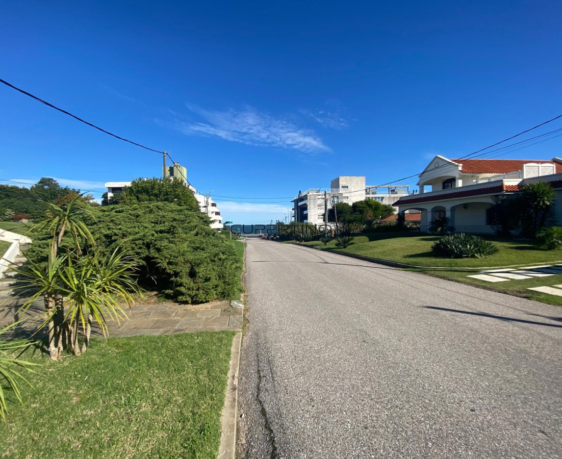 Casa de 3 dormitorios en Alquiler Anual - Punta del Este — foto 2