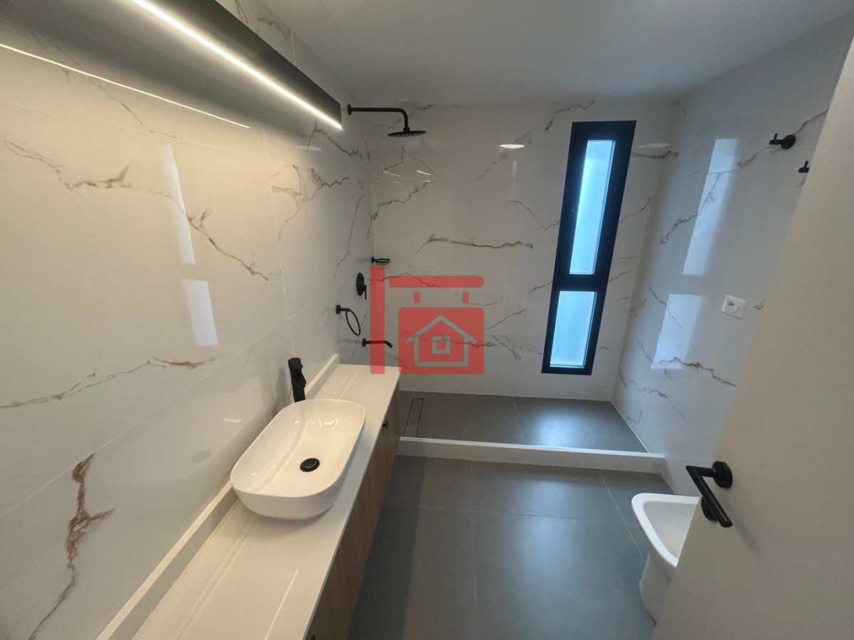 Apartamento ID.711 - Apartamento de 3 dormitorios en alquiler, Punta del Este