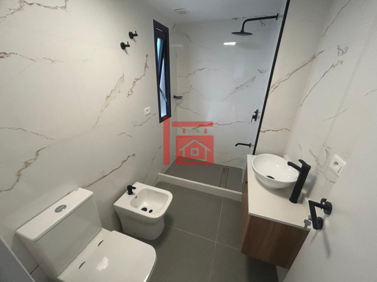 Apartamento ID.711 - Apartamento de 3 dormitorios en alquiler, Punta del Este