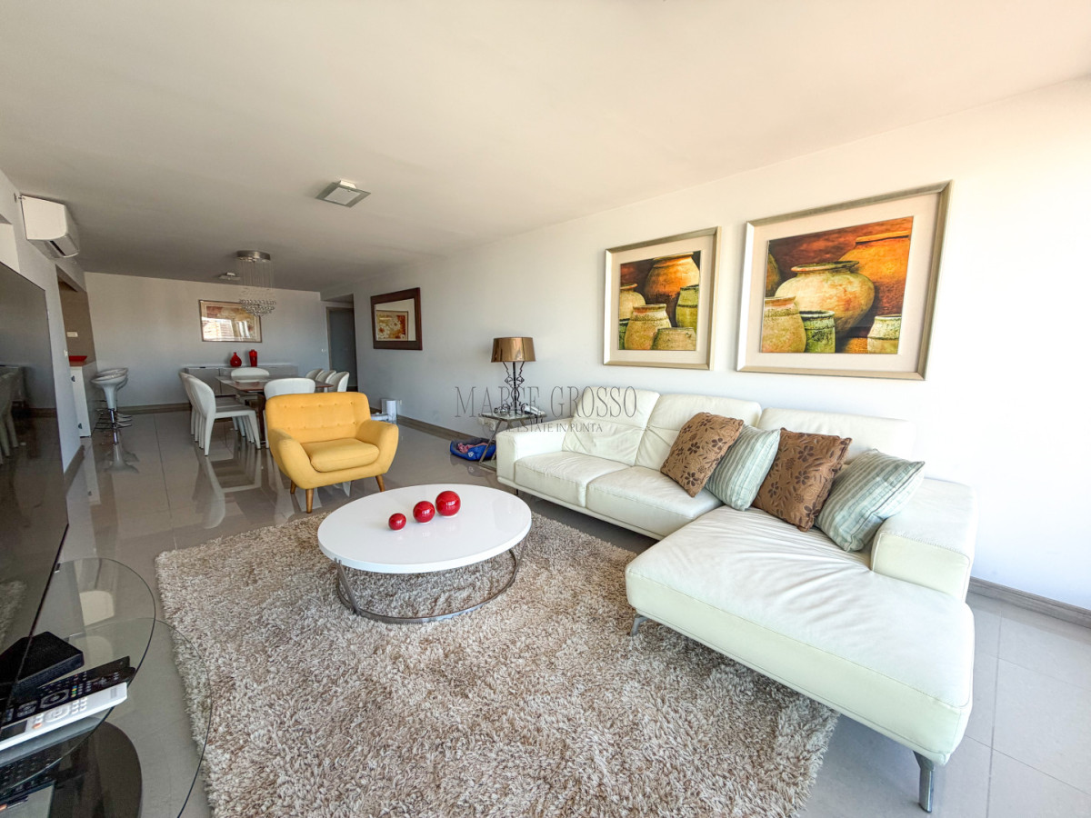 Apartamento ID.224 - Apartamento de 3 dormitorios en venta, Punta del Este