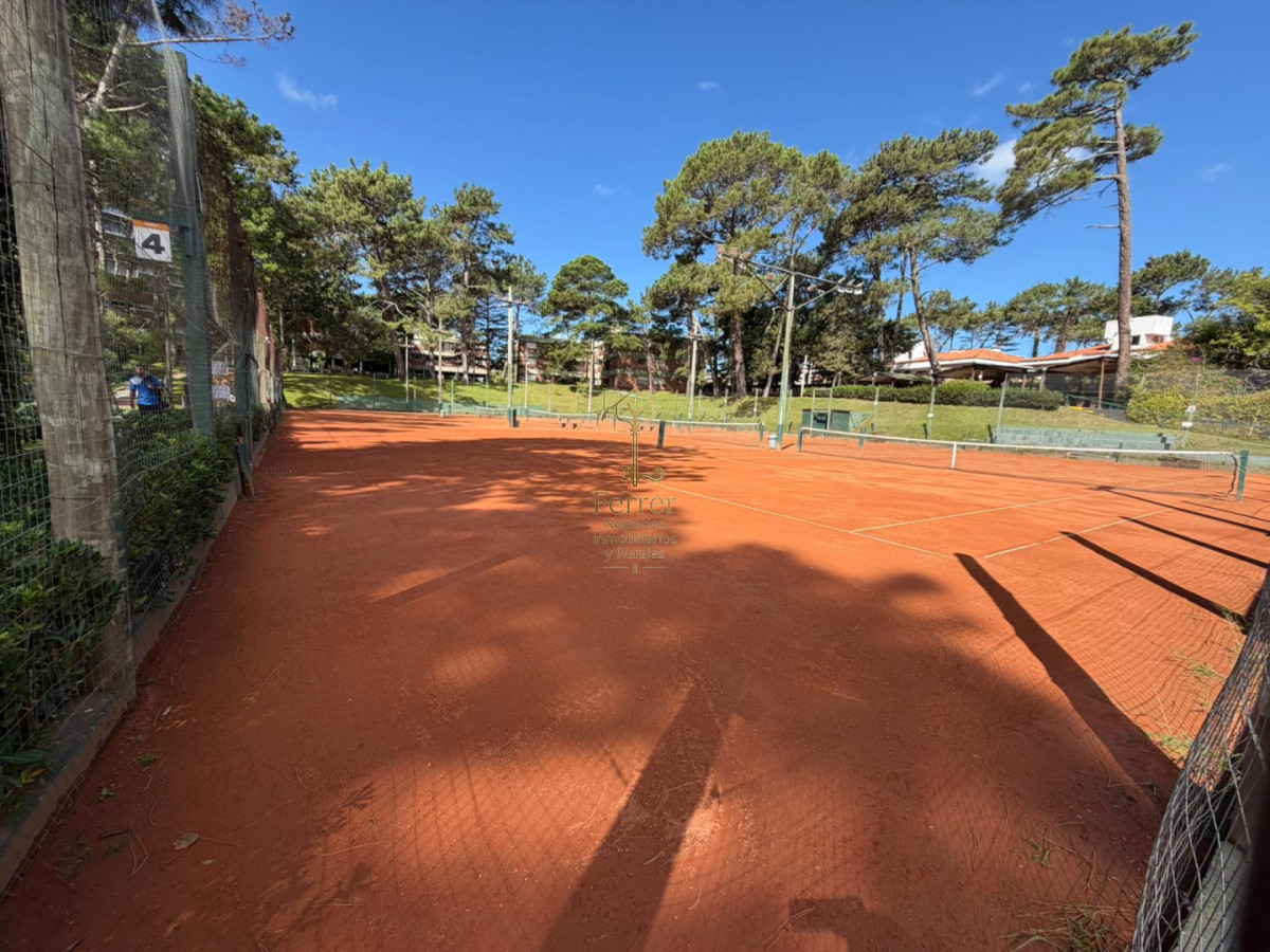 Apartamento ID.755 - Apartamento 2 dormitorios y medio -  piso alto PUNTA DEL ESTE