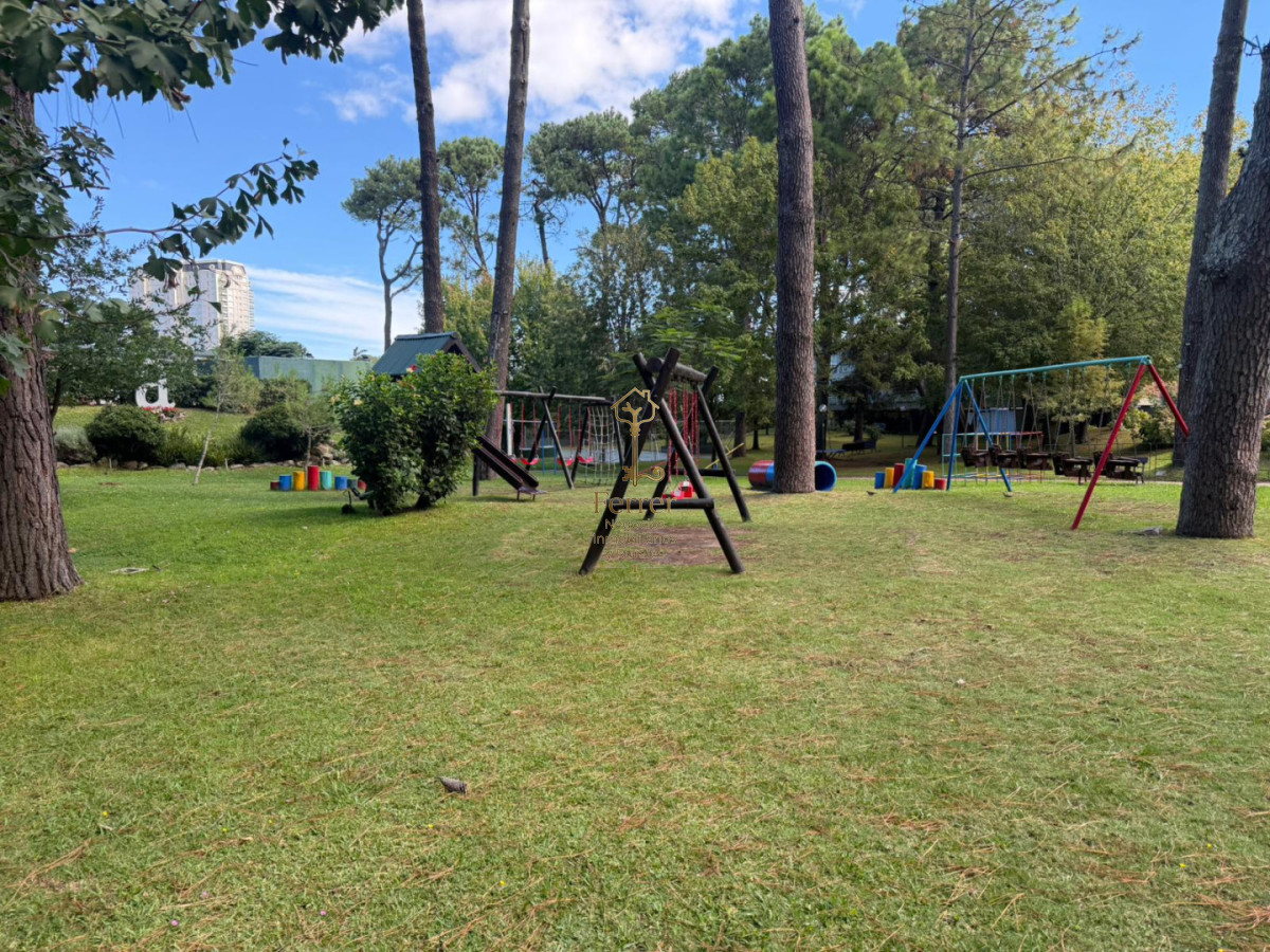 Apartamento ID.755 - Apartamento 2 dormitorios y medio -  piso alto PUNTA DEL ESTE