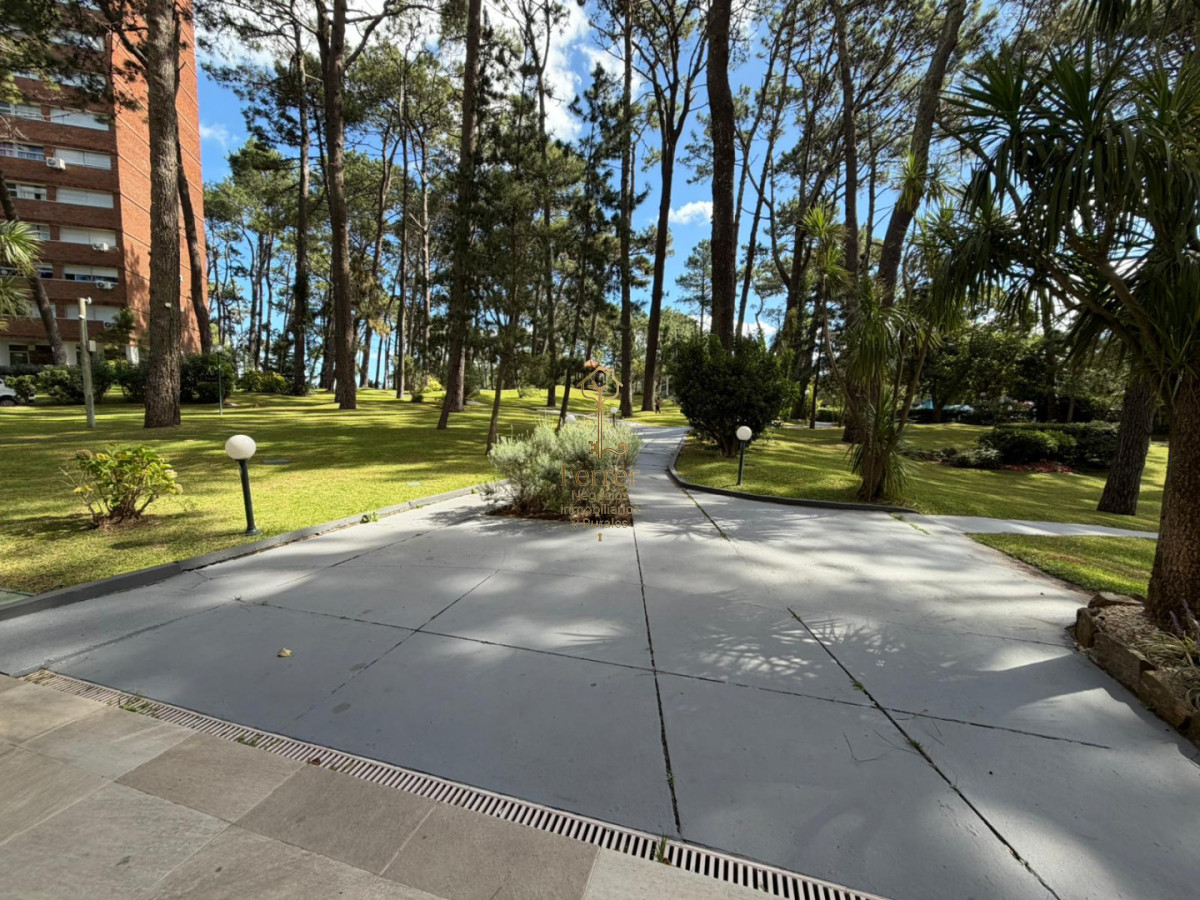 Apartamento ID.755 - Apartamento 2 dormitorios y medio -  piso alto PUNTA DEL ESTE