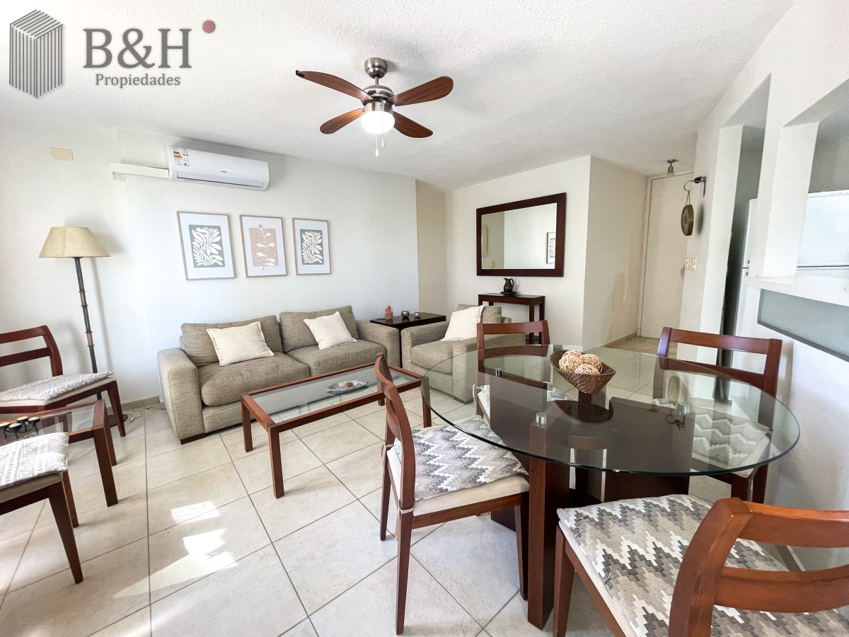 Apartamento de 2 dormitorios y 2 baños en alquiler temporal, a pasos del mar. Punta del Este - BYH5909A
