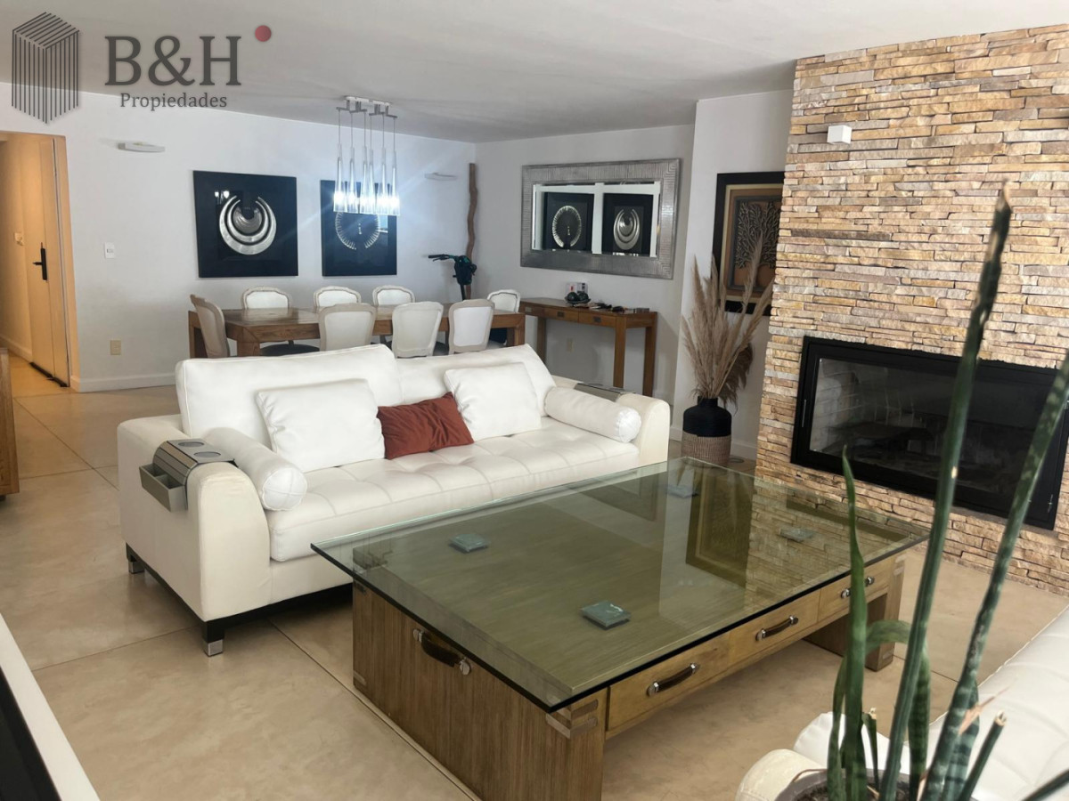 Apartamento a la Venta en Peninsula - BYH6292A