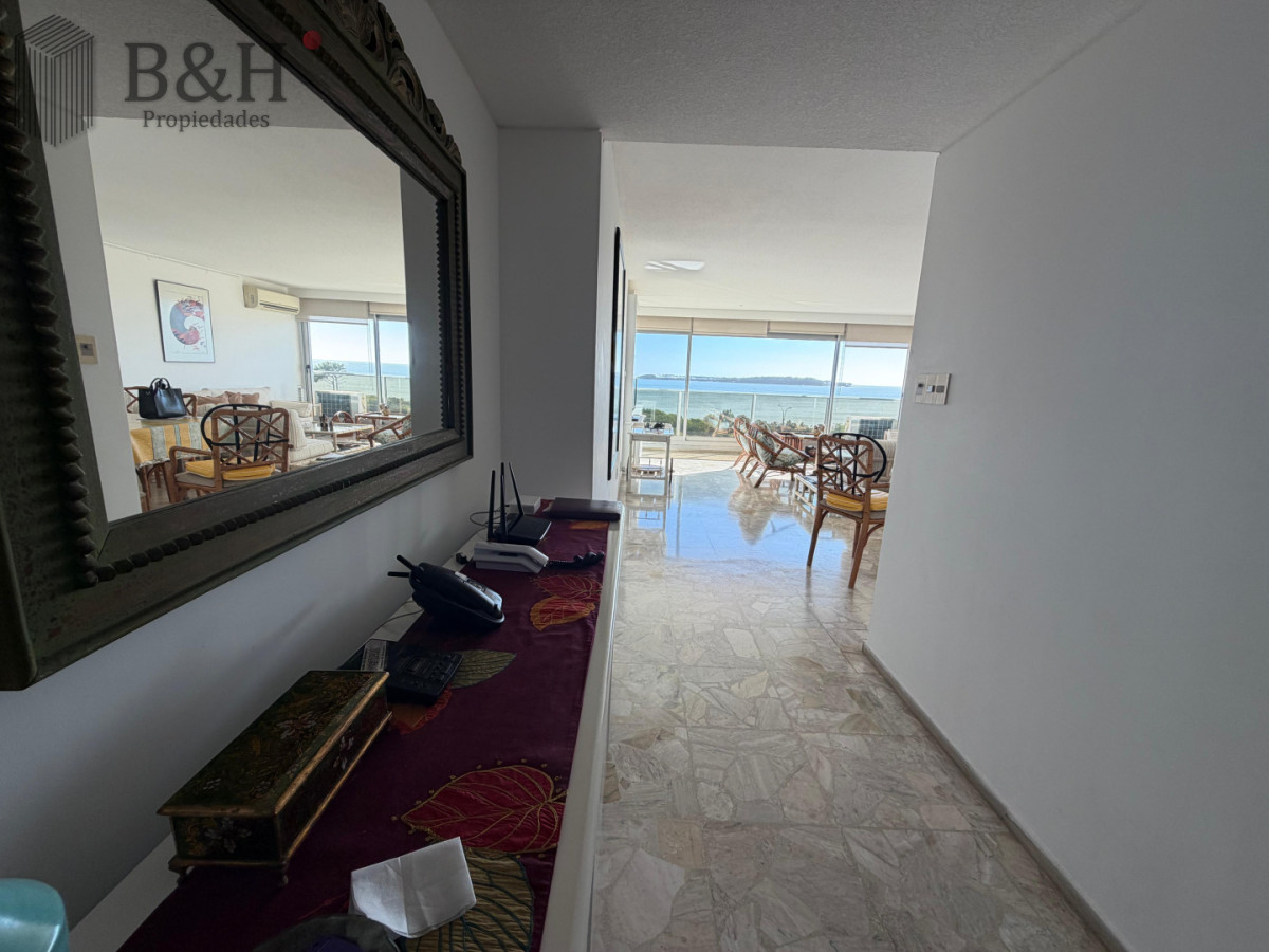 Apartamento de 4 dormitorios en venta, Punta del este  - BYH5228A