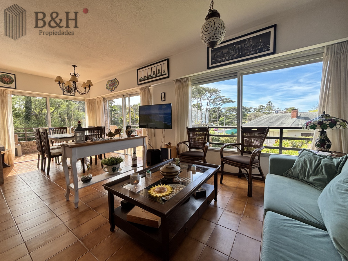 Apartamento de 3 dormitorios en venta, Punta del Este - BYH5947A