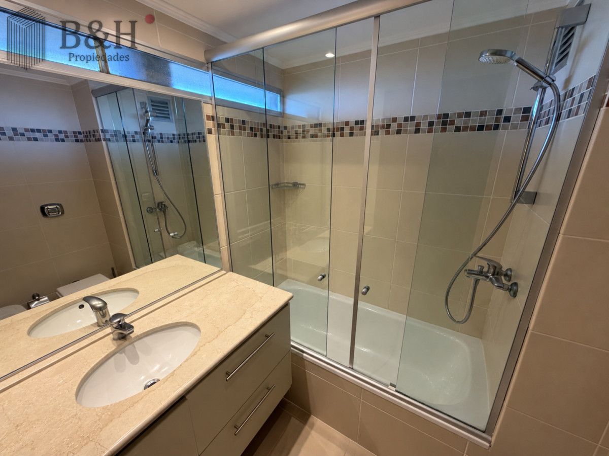 Apartamento ID.8055 - Apartamento 3 Dormitorios Avenida Roosevelt Punta del Este Cochera