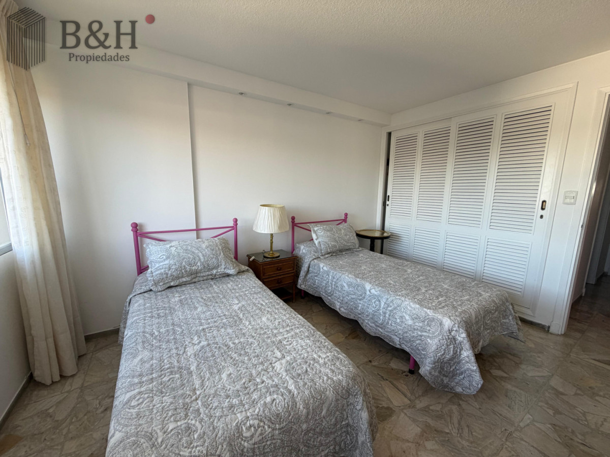 Apartamento ID.5228 - Apartamento de 4 dormitorios en venta, Punta del este 