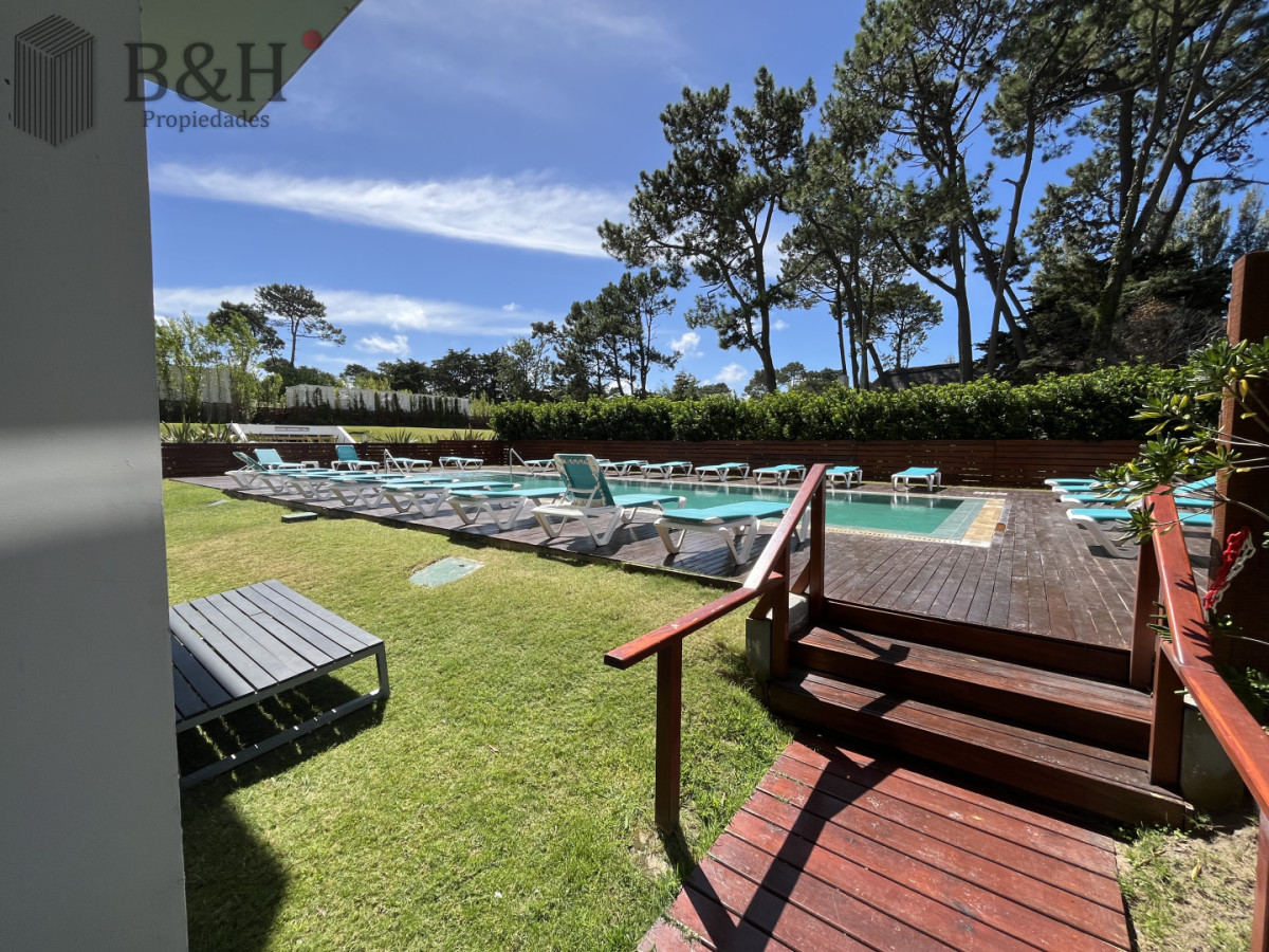 Apartamento ID.6737 - Alquiler invernal de apartamento de 1 dormitorio con cochera en zona Shopping