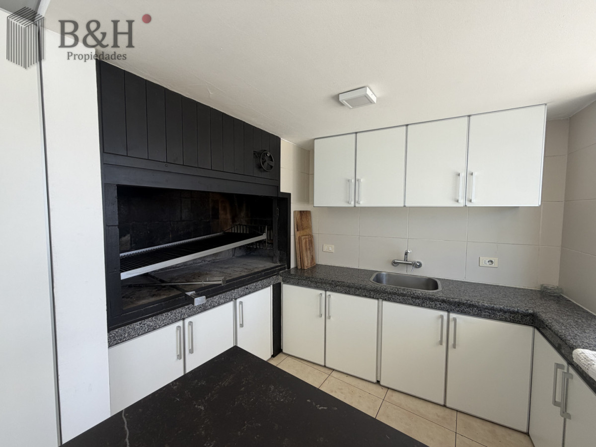 Apartamento ID.8055 - Apartamento 3 Dormitorios Avenida Roosevelt Punta del Este Cochera