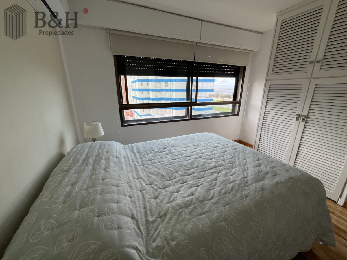 Apartamento ID.6114 - Alquiler Apartamento 2 Dormitorios La Pastora Punta del Este Vista al Mar