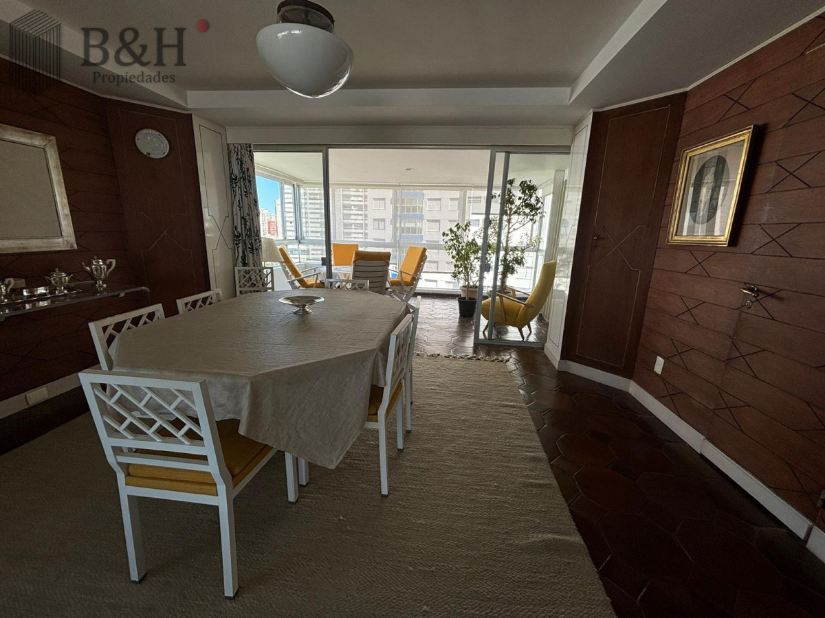 Apartamento ID.4342 - Apartamento de  4 dormitorios en venta - Punta del Este 