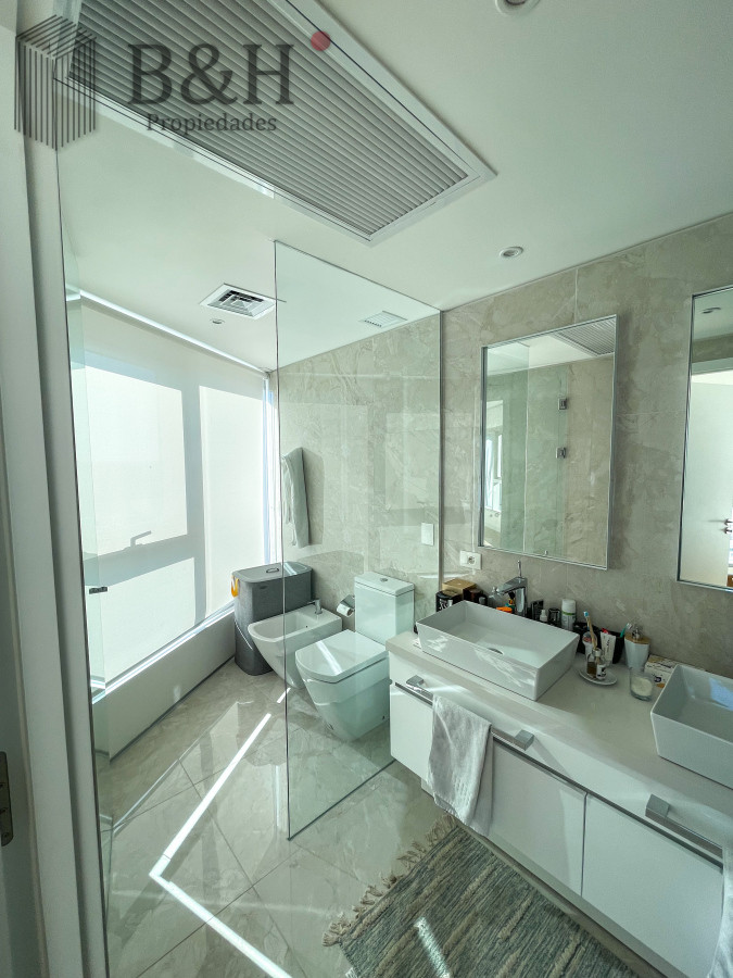 Apartamento ID.5664 - Apartamento de 2 dormitorios en alquiler, torre TRUMP Punta del Este