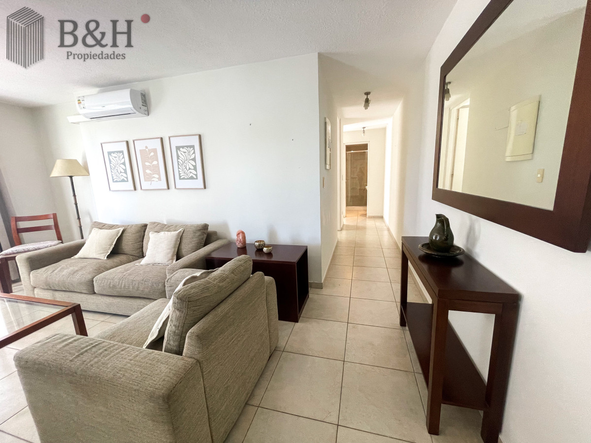 Apartamento ID.5909 - Apartamento de 2 dormitorios y 2 baños en alquiler temporal, a pasos del mar. Punta del Este