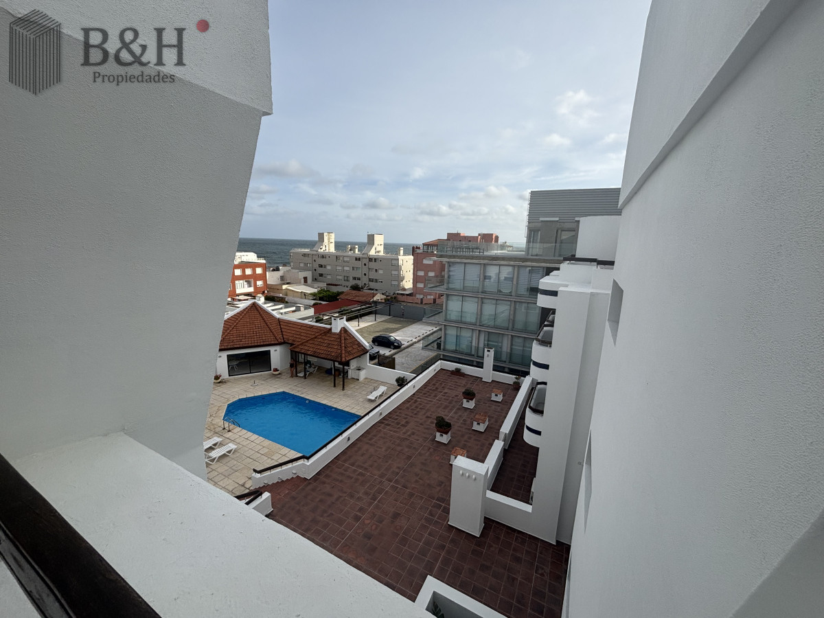 Apartamento ID.4096 - Apartamento de 2 dormitorio - En Península con parrillero exclusivo en la terraza