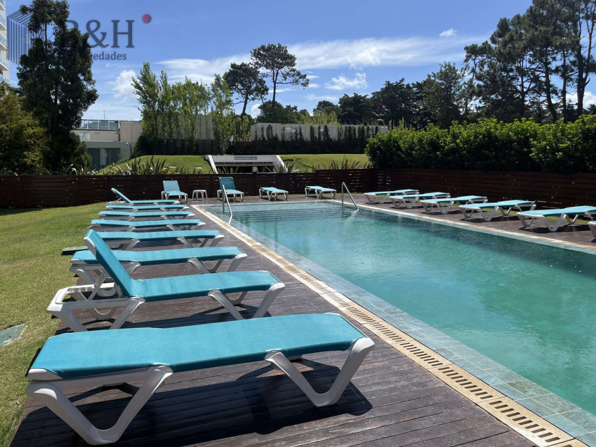 Apartamento ID.6737 - Alquiler invernal de apartamento de 1 dormitorio con cochera en zona Shopping