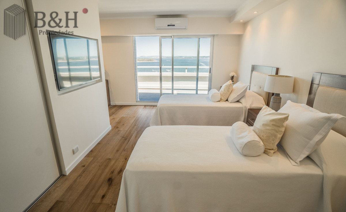 Apartamento ID.5373 - Excelente Penthouse en venta punta del este 