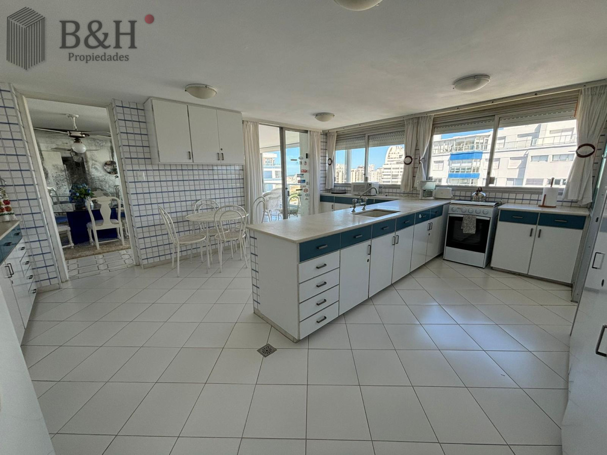 Apartamento ID.4342 - Apartamento de  4 dormitorios en venta - Punta del Este 