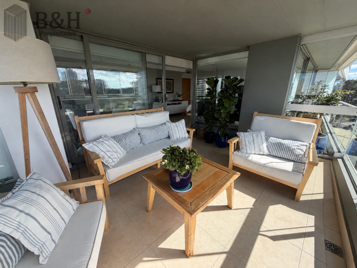 Apartamento ID.8055 - Apartamento 3 Dormitorios Avenida Roosevelt Punta del Este Cochera