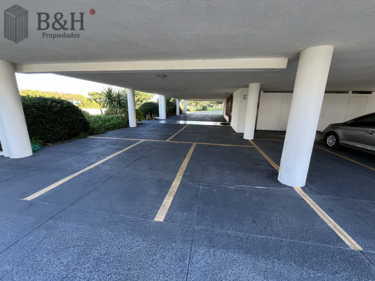 Apartamento ID.7041 - Apartamento 1 dormitorio en Primera Línea de Playa Mansa con cochera