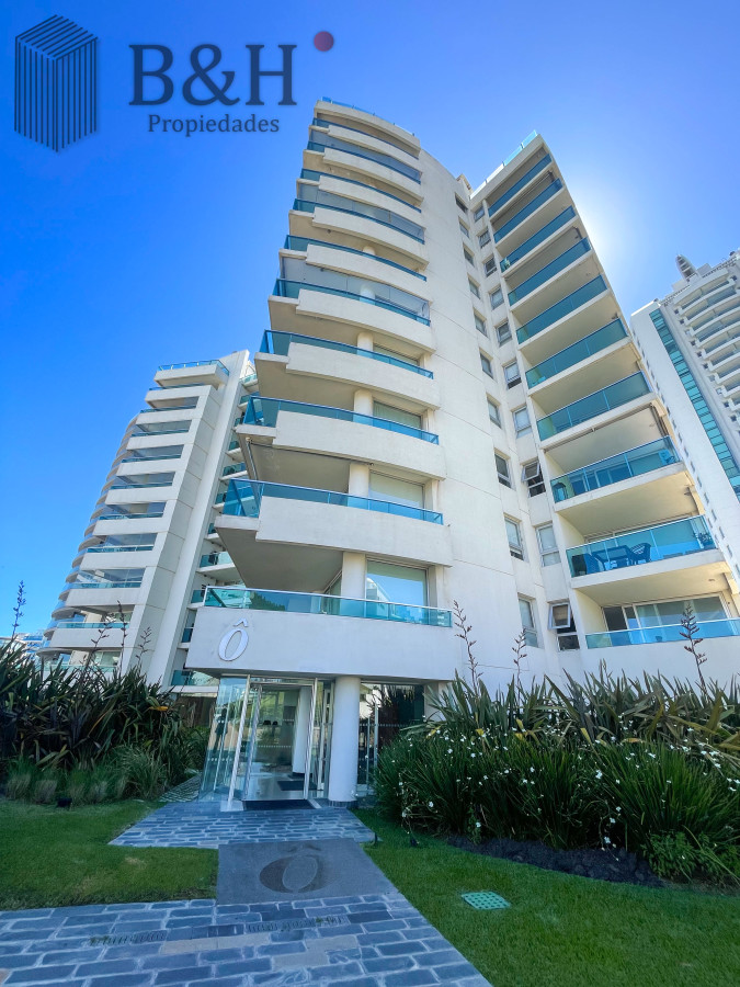 Apartamento ID.5909 - Apartamento de 2 dormitorios y 2 baños en alquiler temporal, a pasos del mar. Punta del Este