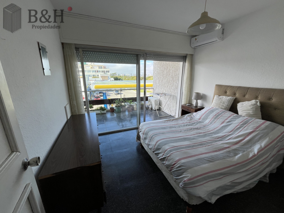Apartamento ID.7041 - Apartamento 1 dormitorio en Primera Línea de Playa Mansa con cochera