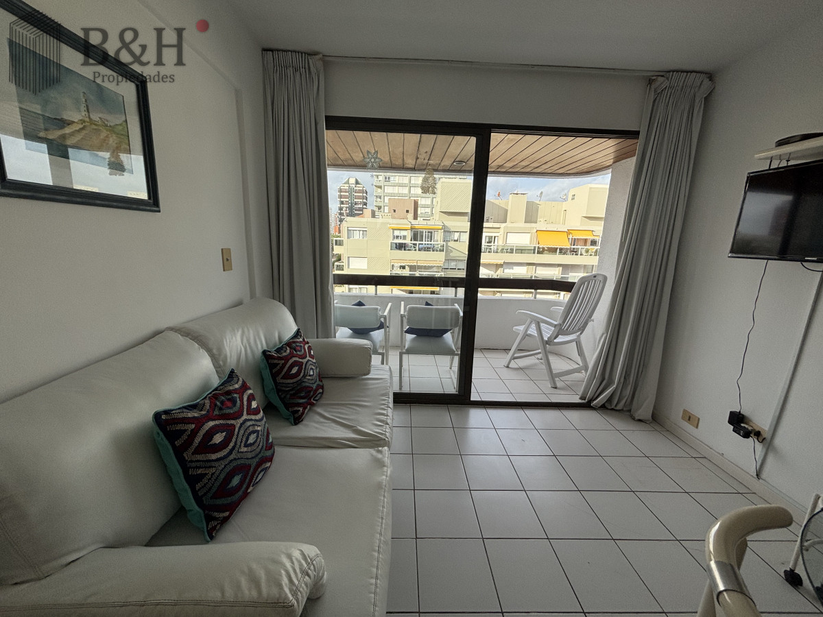 Apartamento ID.4096 - Apartamento de 2 dormitorio - En Península con parrillero exclusivo en la terraza