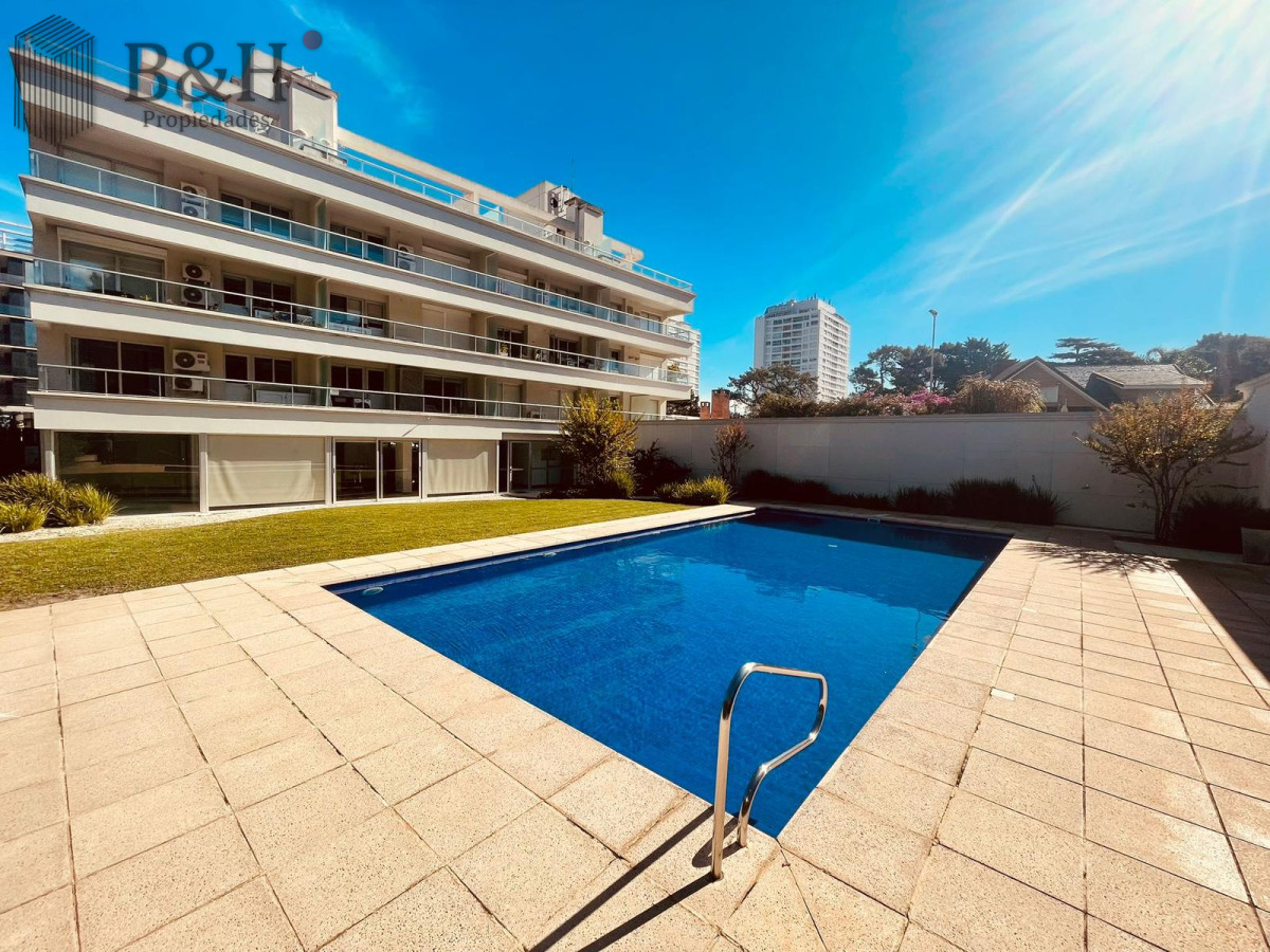 Apartamento ID.4116 - Apartamento de 2 dormitorios en suite - Punta del Este 